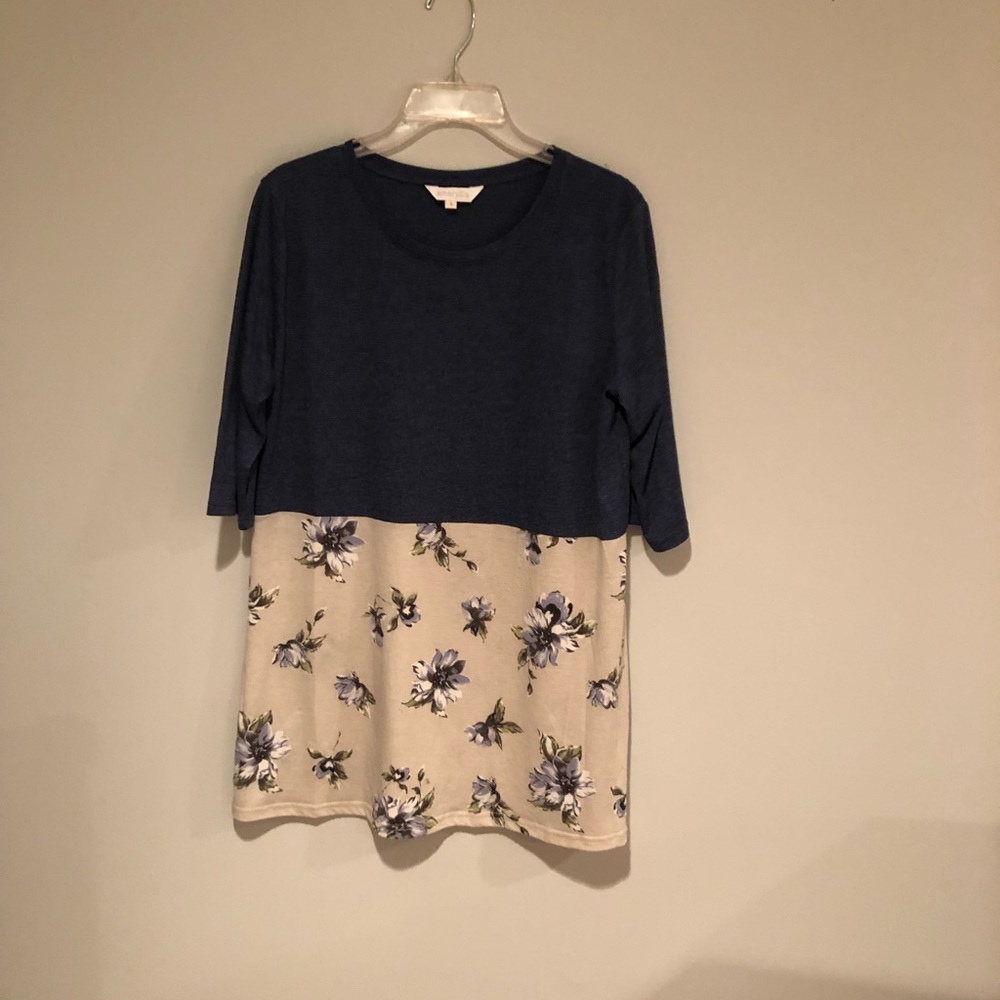 Long navy blue and cream floral top, size large by amaryllis